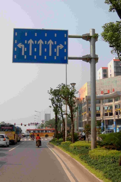 城市道路单悬臂标志牌