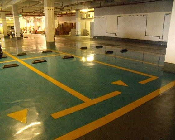 地下停车场黄色标线